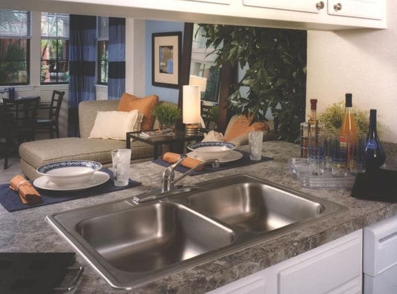 Kitchen - Uptown Place Apartments