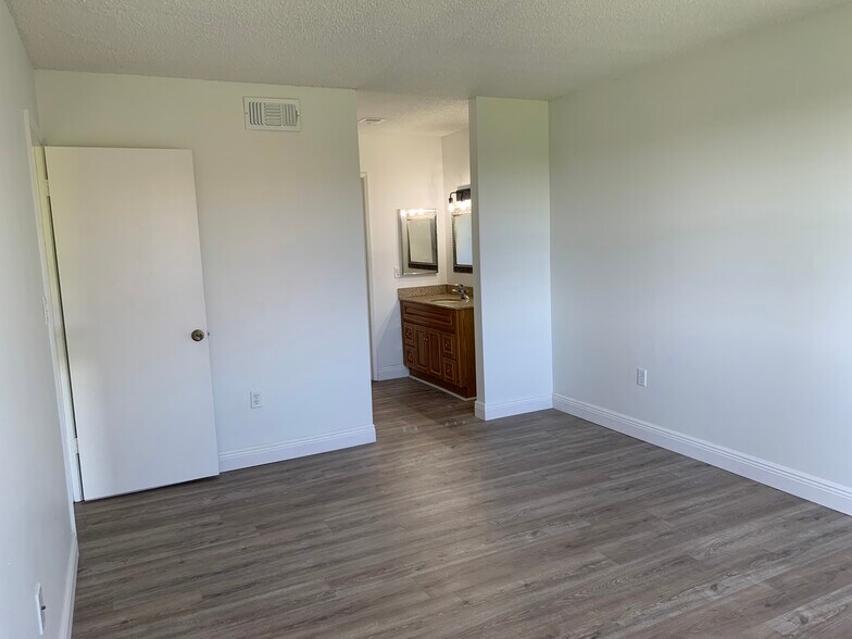 Bedroom#2 - 281 W Park Dr