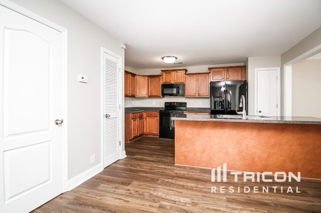 Building Photo - 4212 Aurora Cir