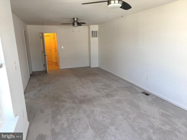 Building Photo - 9610 Eaves Dr