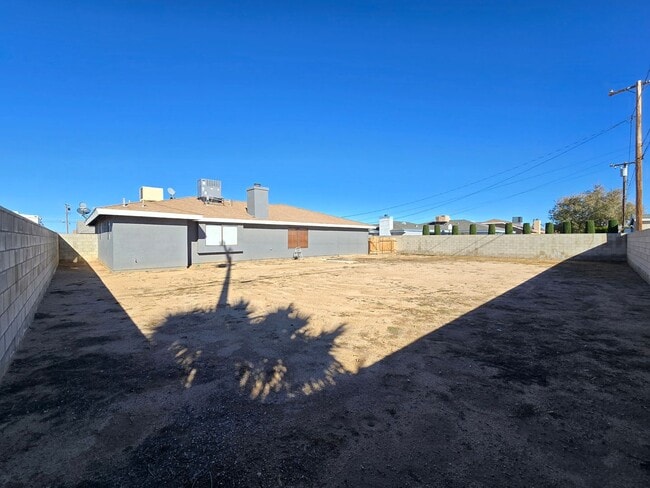 Building Photo - Beautiful 3-Bedroom Home with RV Parking & Spacious Backyard – Move-In Ready!