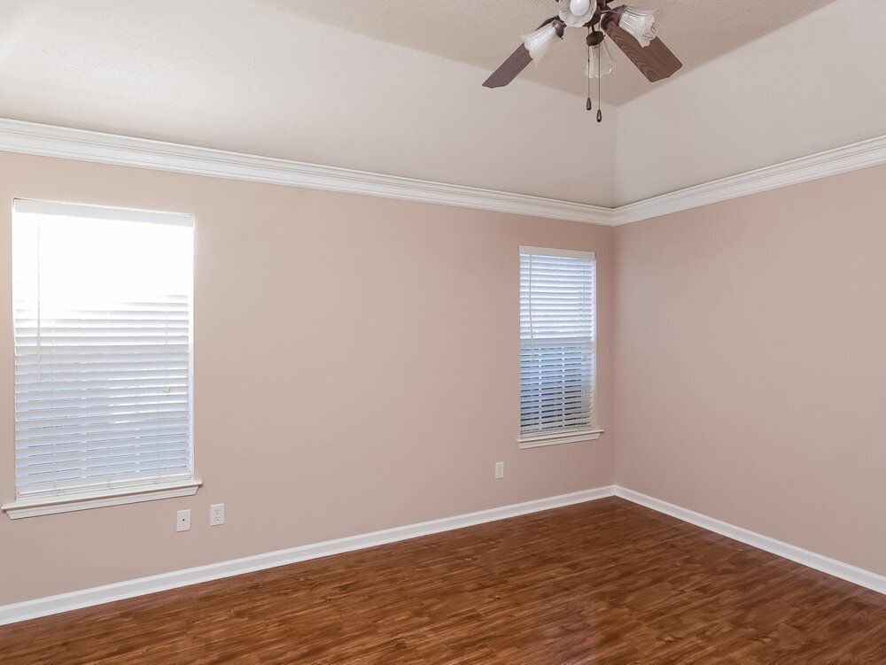 Building Photo - 1596 Far Dr