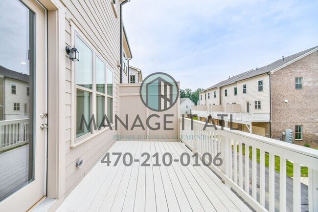 Building Photo - Elegant 4 Bedroom Townhome in Prime Location in Dorvaville