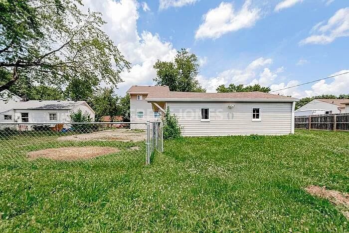 Building Photo - 121 Rose Ln