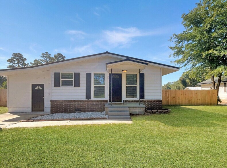 Building Photo - 501 W 9th St