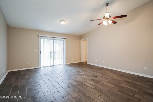 Building Photo - 7609 Dover Cliff Dr S
