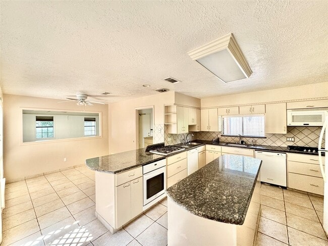 Building Photo - 7743 Portal Dr