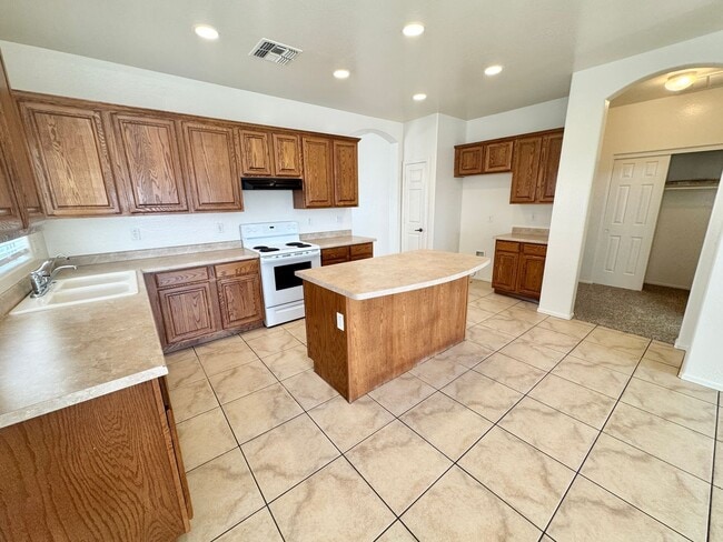 Building Photo - 314 S 117th Dr