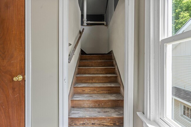 Building Photo - 135 W Hudson Ave