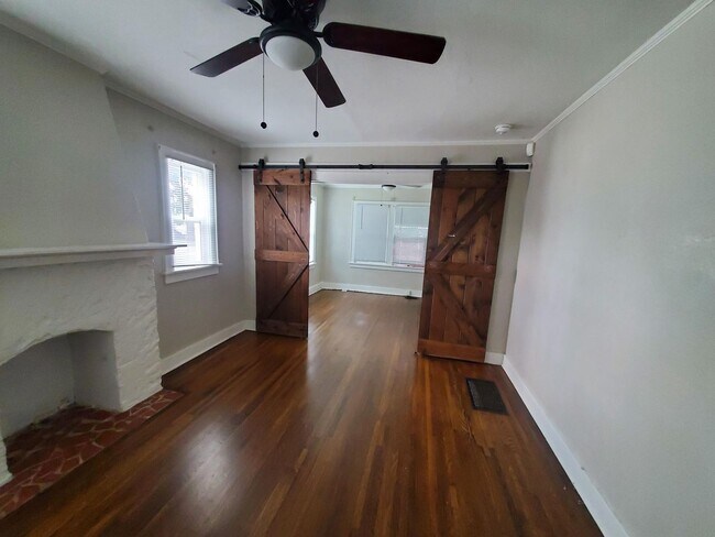 Building Photo - 320 S Hydraulic Ave