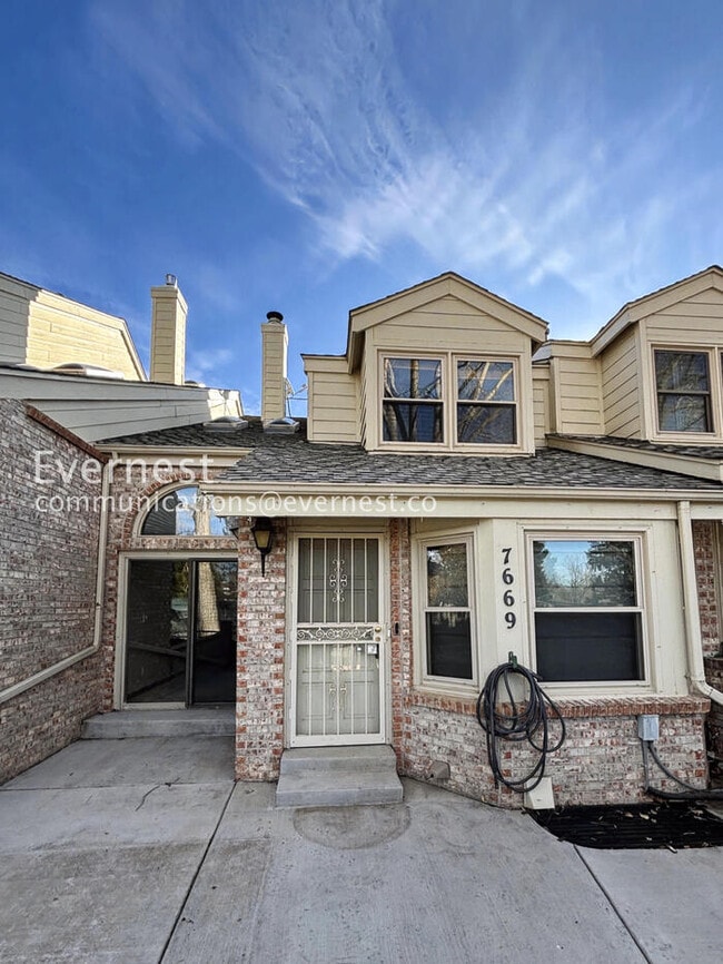 Building Photo - Comfort Meets Community in Centennial with 2 Car Garage / 3 beds & 3 baths / Available Now!