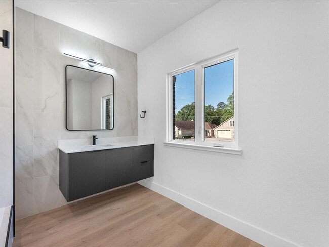 Building Photo - 10732 Twin Oak Dr