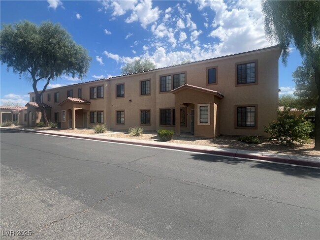 Building Photo - 2141 Hussium Hills St
