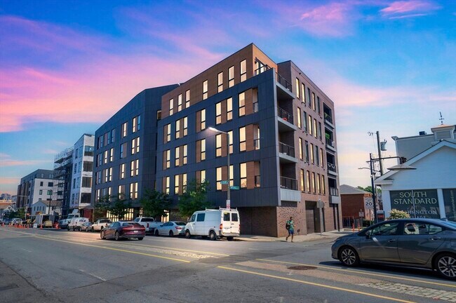 Building Photo - 232 Old Colony Ave