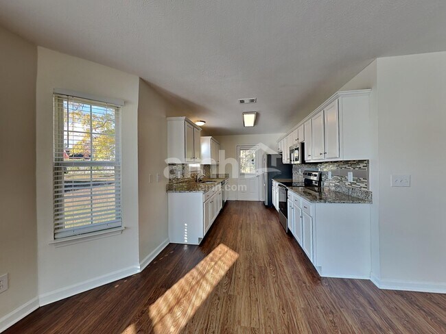 Building Photo - 626 Mable Dr