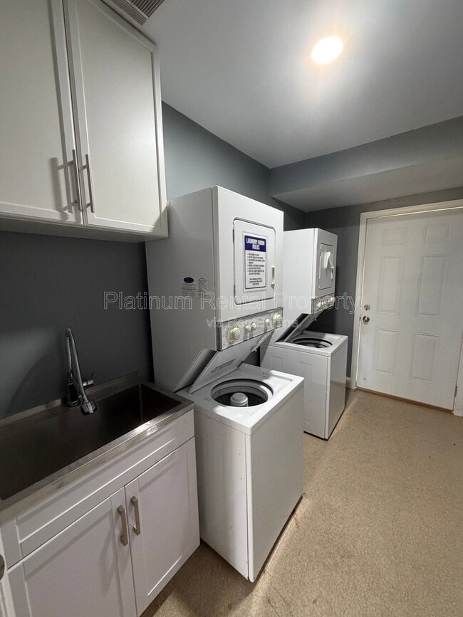 Building Photo - 1492 Waverly Way