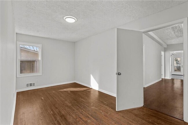 Building Photo - 2634 Birch St