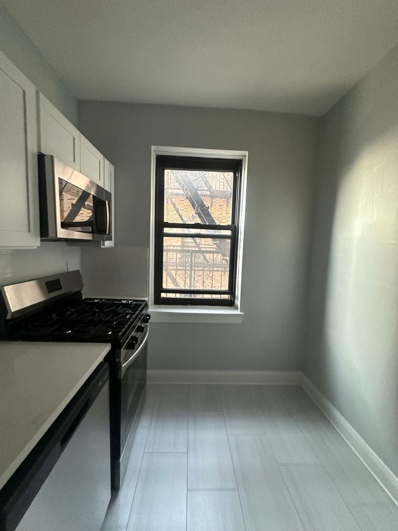 Interior Photo - Palisades Towers