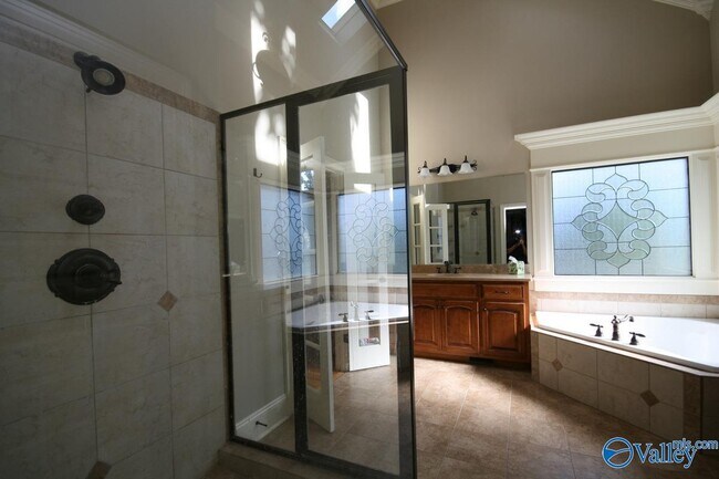 Building Photo - 27 Carriage Hill