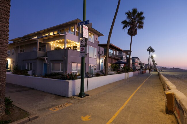 Building Photo - 2949 Ocean Front Walk