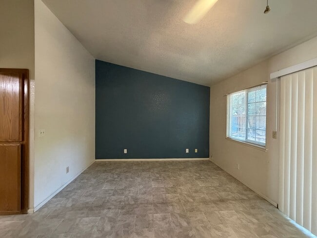 Building Photo - 8608 Zircon Crest Ct