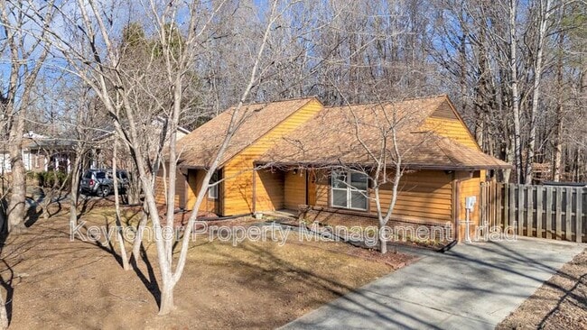 Building Photo - 5110 N Oaks Dr