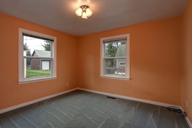 Building Photo - 2 Bed, 2 Bath Home in Historic Birchwood Neighborhood
