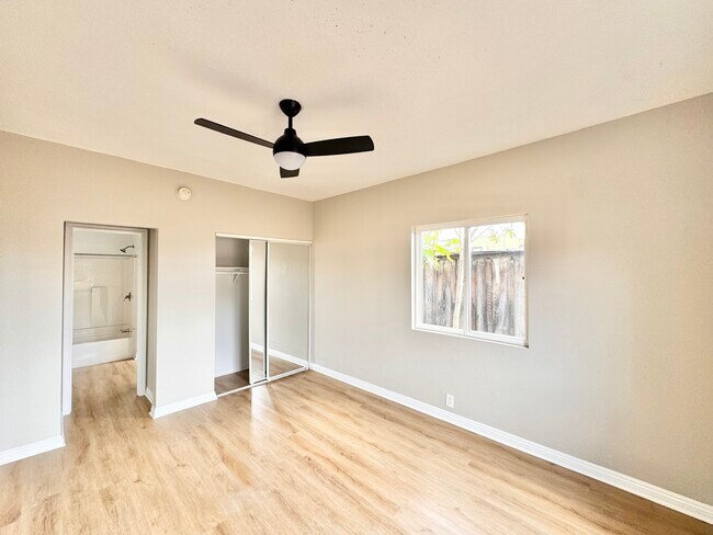 Building Photo - 4348 Lockwood Ave