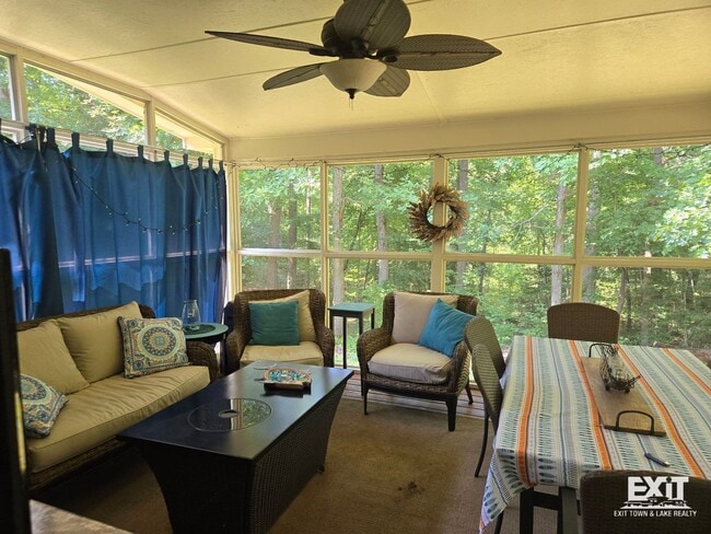 Building Photo - 4 Bedroom, 2 Bath Home Available on Kerr Lake with Private Dock