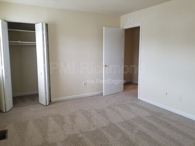 Building Photo - 4615 Chiswell Dr