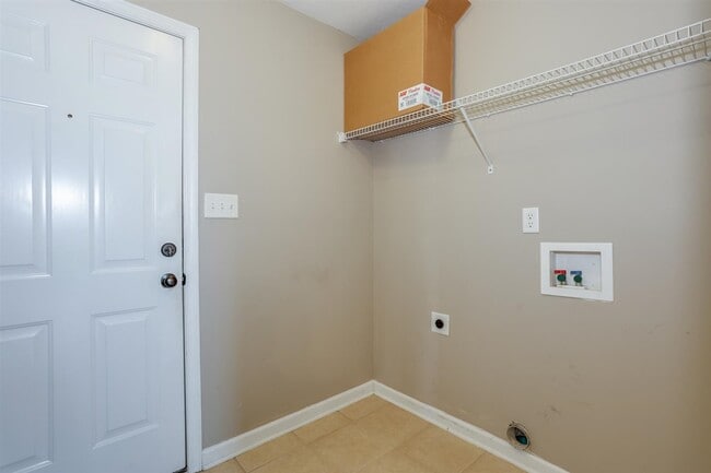 Building Photo - 2013 Darwood Dr