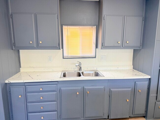 Building Photo - 64811 Thomas Ave