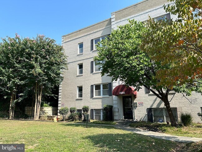 Building Photo - 3956 Pennsylvania Ave. SE