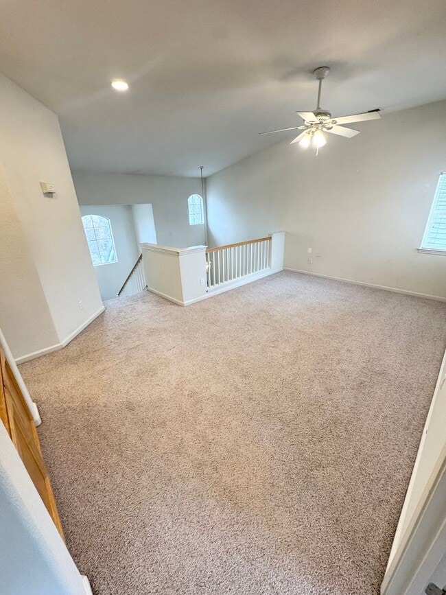 Building Photo - Charming Spacious 3 Bedroom Home