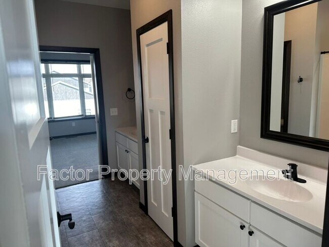 Building Photo - 308 Prairie Rose Trl