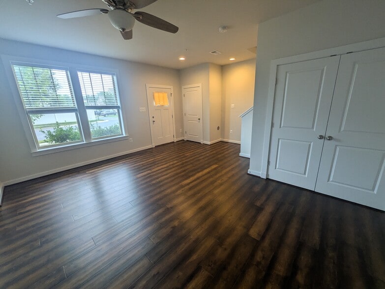 Building Photo - 1121 Lawler Dr