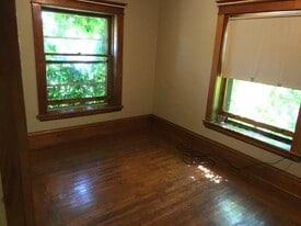 Building Photo - 505 S 4th St