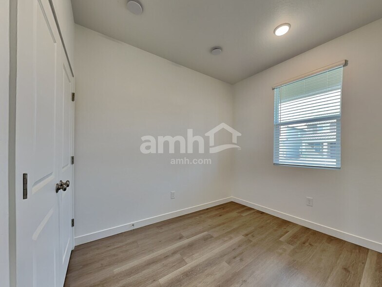 Building Photo - 9829 W Parkway Dr