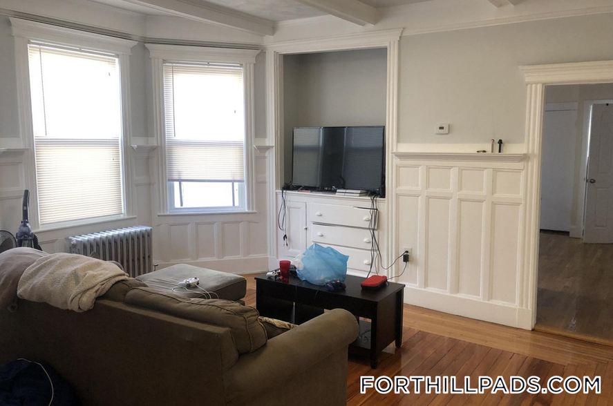 Primary Photo - 114 Thornton St