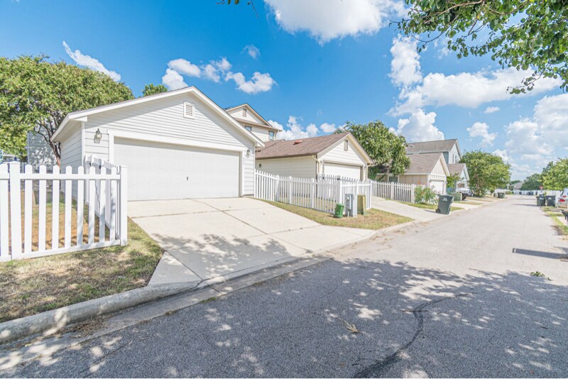 Building Photo - 403 McGarity