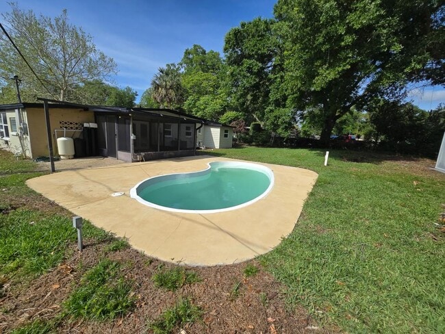 Building Photo - 2921 Sunset Rd