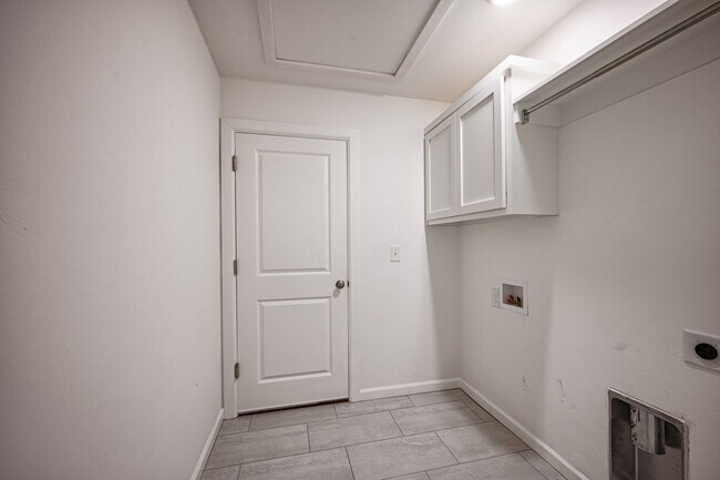 Building Photo - Welcome Home! This beautiful 3 bed home in...
