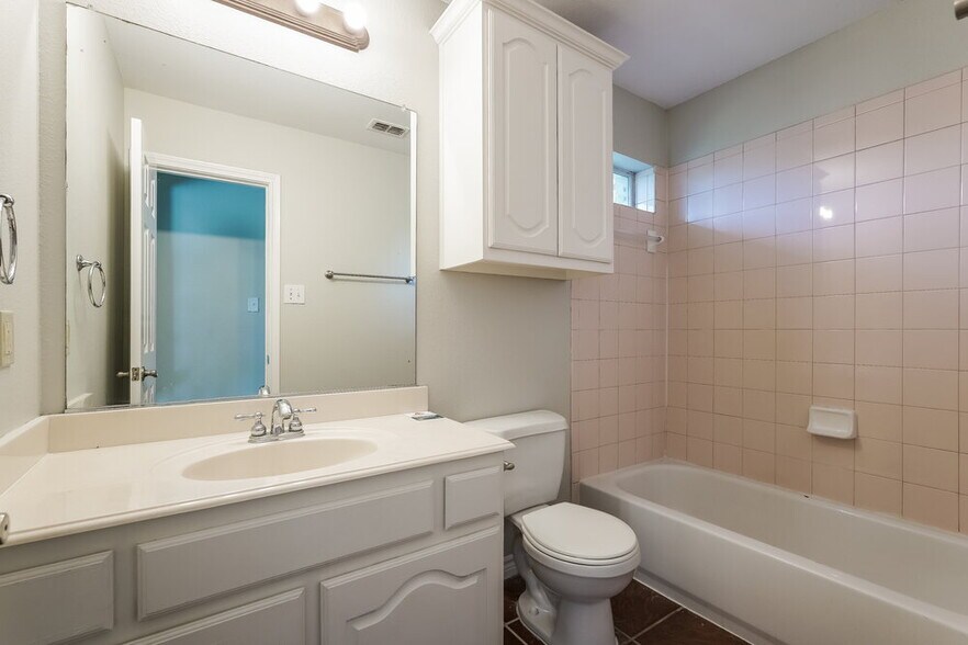 Building Photo - 1114 Fleming Ct