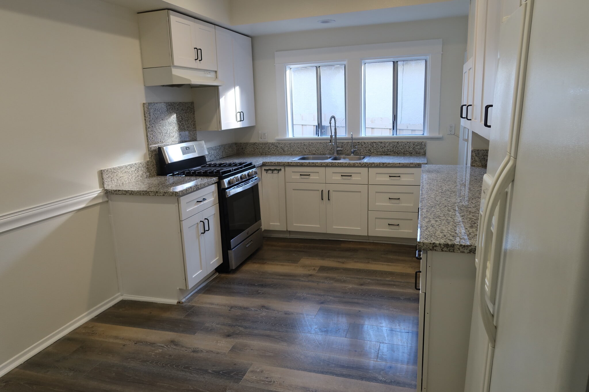 Building Photo - 537 W Milford St