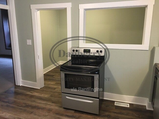 Building Photo - 319 Frazer St