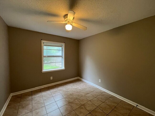 Building Photo - Renovated 3 Bedroom 1 Bath Home for Rent!!