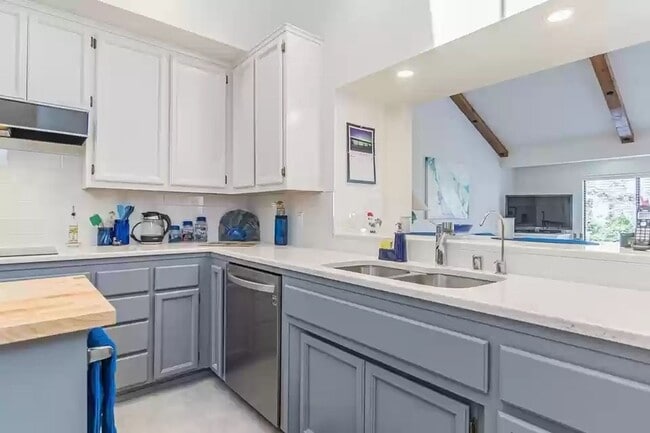 Building Photo - 861 Lake Terrace Cir