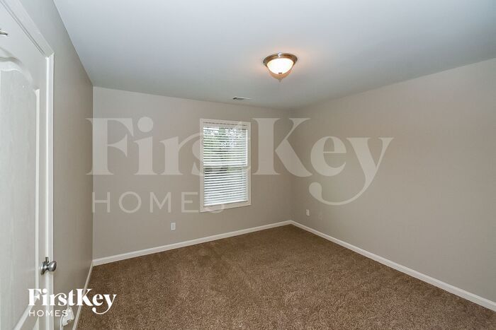 Building Photo - 8145 Willowbank Way