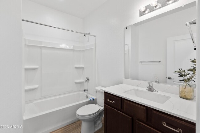 Building Photo - 2842 E Tracy Ln