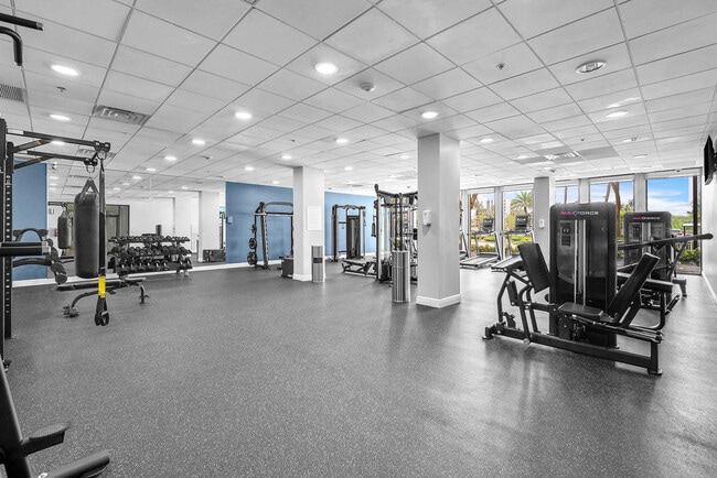 Building Photo - 100 Kings Point Dr